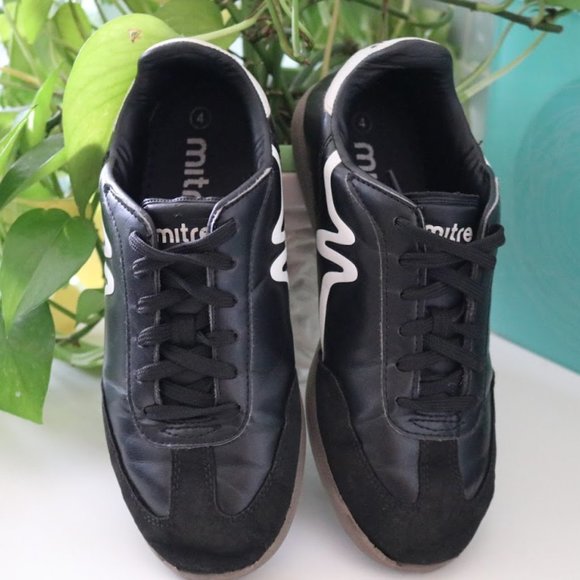 KEEPING Boys Indoor Soccer Shoes – Black Leather size 4Y - Picture 3 of 14